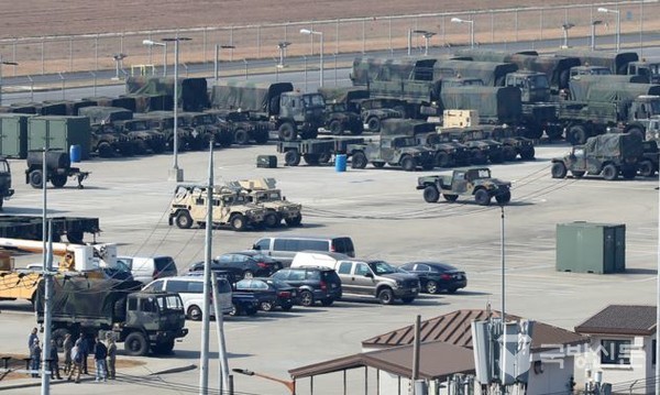 주한미군의 장비가 대기 중인 평택 캠프 험프리스 미군 기지.