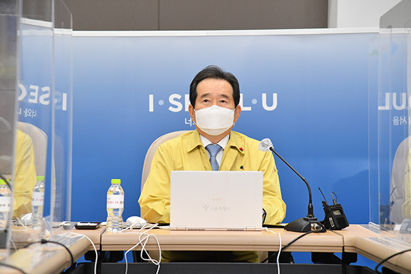 정세균 국무총리가 10일 서울시청에서 열린 제2차 수도권 상황점검회의를 주재하고 있다.(사진=국무조정실 제공)