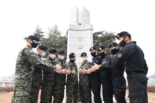 육군특수전사령부 예하 비호부대가 개최한 제3회 비호 워리어 선발대회에서 ‘최정예 특급전사’ 영예를 차지한 전사들.(사진=비호부대 제공)