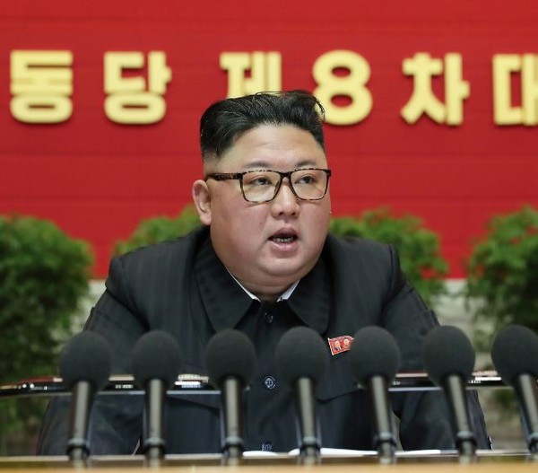 조선중앙통신은 지난 8일 평양에서 노동당 제8차 대회 4일차 회의가 열렸다고 9일 보도했다. 사진은 이날 김정은 노동당 위원장이 발언하는 모습.(사진=VOA 제공)