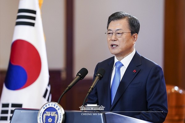 문재인 대통령이 11일 오전 청와대 본관에서 새해 국정운영 방향을 담은 신년사를 발표하고 있다.(사진=청와대 제공)