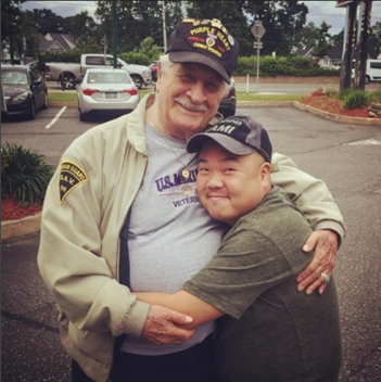 미 해병대 살 스칼리토와 라미 현(본명 현효제) 작가.(사진=보훈처 제공)