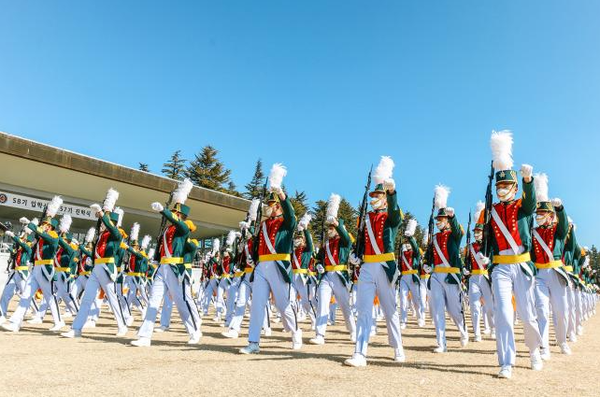 육군3사관학교 58기 생도들이 입학식을 맞아 분열을 선 보이고 있다.(사진=육군3사관학교 제공)