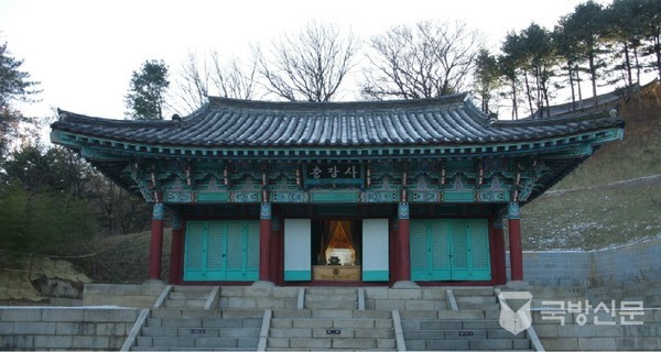 행주나루 입구에 있었으나 6.25때 불타고 새롭게 산성내에 세웠다. 권율장군을 모시는 사당이 이치전투에서 승리한 금산에도 충장사가 있다.