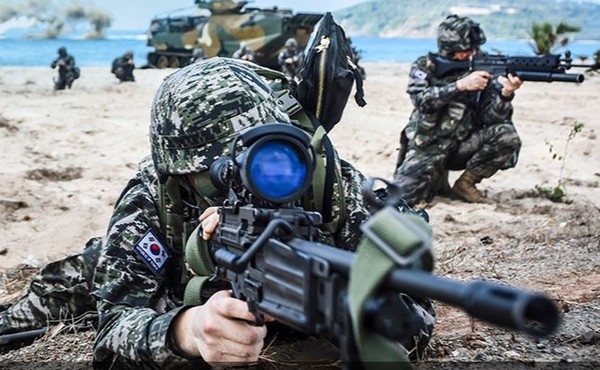 군 장병 훈련 모습.