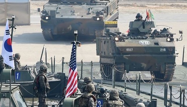 2016년 실시된 한미연합훈련에서 도하훈련을 하는 모습.(사진=국방부 제공)