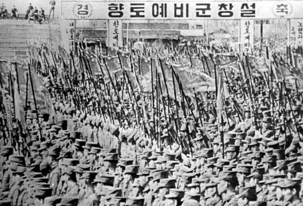 1968년 4월 1일 대전공설운동장에서 향토예비군 창설식이 개최되고 있다.(사진=국방일보 DB)