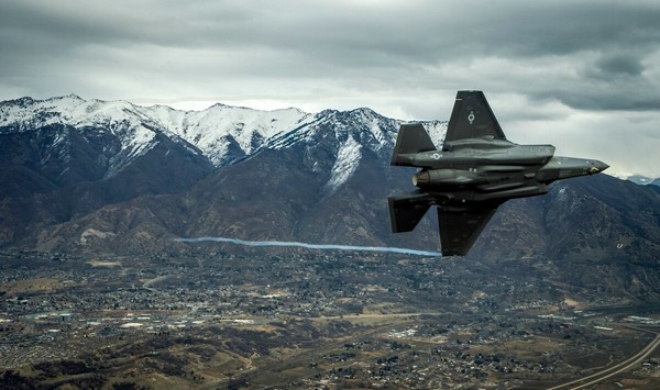 아랍에미리트는 미국제 F-35 전투기를 구입할 준비가 된 것으로 바이든 정부는 판단했다