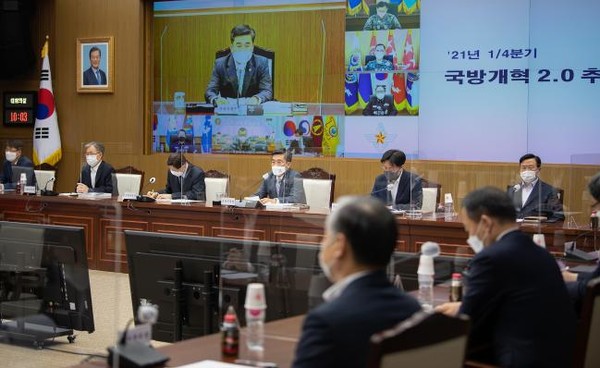 서욱 국방부 장관이 15일 서울 용산구 국방부에서 ‘2021년도 1분기 국방개혁2.0 추진점검회의’를 주재하고 있다.(사진=국방부 제공)