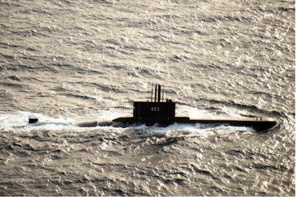 실종된 것으로 추정되는 인도네시아 잠수함 KRI 낭갈라호의 2015년 모습. 낭갈라호는 지난 4월 21일 휴양지 발리섬 인근에서 침몰된 것으로 추정된다.