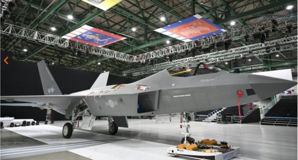 한국항공우주산업(KAI)이 지난 4월 공개한 KF-21 전투기 생산을 지원하기 위한 '스마트 제조' 시설 설치 계획을 밝혔다.