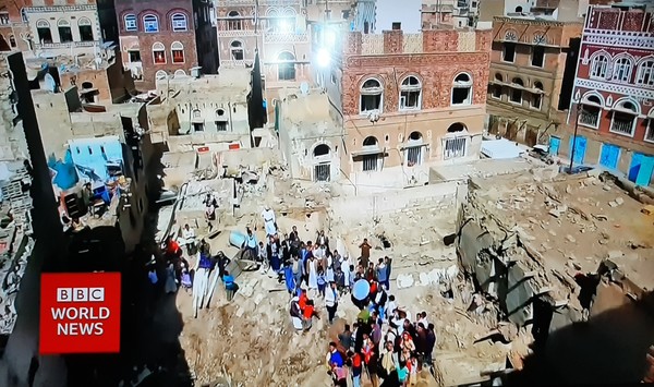 이스라엘의 공습으로 완전히 붕괴된 건물현장