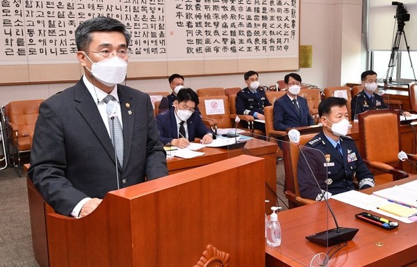 서욱 국방부 장관이 10일 국회 법제사법위원회 전체회의에서 열린 공군 여군 부사관 성추행 피해 사망사건 관련 긴급현안 질의에 출석해 답변하고 있다.