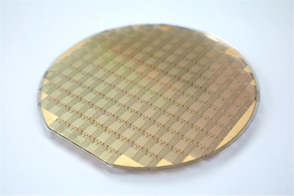 고출력 질화칼륨 전력증폭소자가 적용된 반도체 기판(사진=ADD 제공)