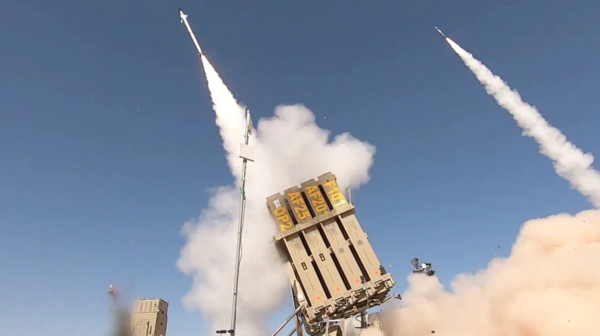  장사정포 요격체계 개발 계획과 관련, 이스라엘이 보유한 아이언돔과는 차별화된다.아이언돔 같은 경우에는 하마스 등 무장단체의 비정규군의 로켓포 등에 산발적인 대응을 하는 것이고 우리가 추진하려고 하는 것은 북한의 장사정포에 대한 대응체계이다. 시스템이나 요격체계가 유사한 부분도 있지만 우리의 안보 상황을 고려해서 기술적 난이도가 더 요구된다.