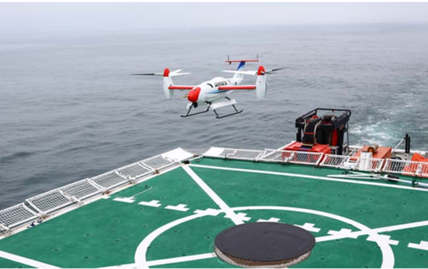 활주 공간의 제약 없이 이착륙이 가능하고 지형과 기상조건의 제약을 최소화한 수직이착륙형 무인항공기.