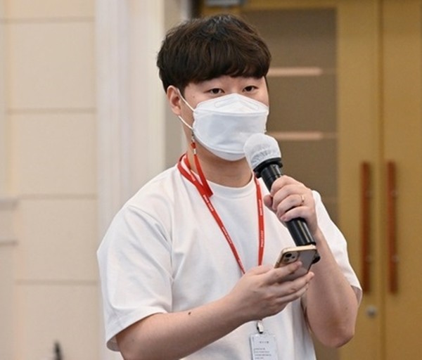 페이스북 커뮤니티 '육대전' 계정 운영자 김주원씨.