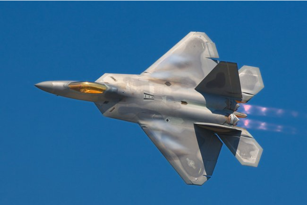 미국의 F-22전투기. 외형이 중국의 J-20과 유사하다.