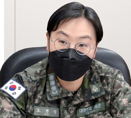 군 사상 처음으로 특임 군검사로 임명된 고민숙 해군대령.(사진= 해군제공)