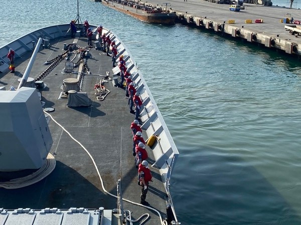 군 특수임무단이 인수한 문무대왕함이 국내 귀환을 위해 21일 새벽 아프리카 현지 항구에서 출항했다.(사진=국방부 제공)