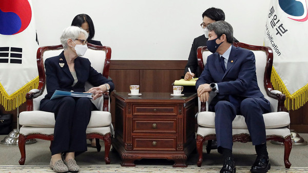 이인영 통일부장관과 웬디 셔먼 미 국무부 부장관.(사진=통일부 제공)