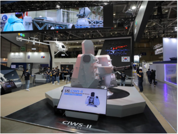 지난 6월9일 부산 벡스코에서 개최된 ‘국제해양방위산업전(MADEX)’에서 한국 방산업체인 LIG넥스원이 근접방어무기체계(CIWS-II)에 특화된 실물 모형을 선보였다. (사진=LIG넥스원)