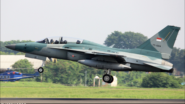 현재 인도네시아는 T-50i 훈련기 6대를 추가로 구매하면 총 20기를 보유하게된다. 사진은 인도네시아 국기가 세겨진 한국항공우주산업이 제작한 T-50i 기 모습.