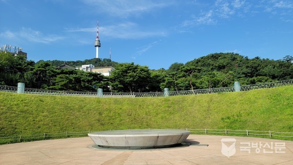 서울 정도 천년에 개봉하도록 후손에게 선물을 준 서울천년타임캡슐