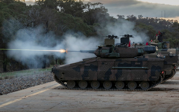 화력테스트중인 한화 디펜스의 래드백 장갑차 