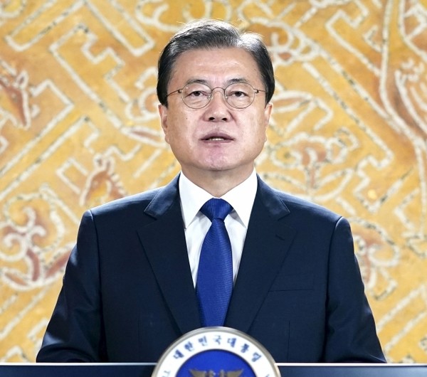 문재인 대통령이 15일 서울 '문화역서울284'에서 열린  제76주년 광복절기념식에  참석해 경축사를 하고 있다.(사진 =청와대 제공)