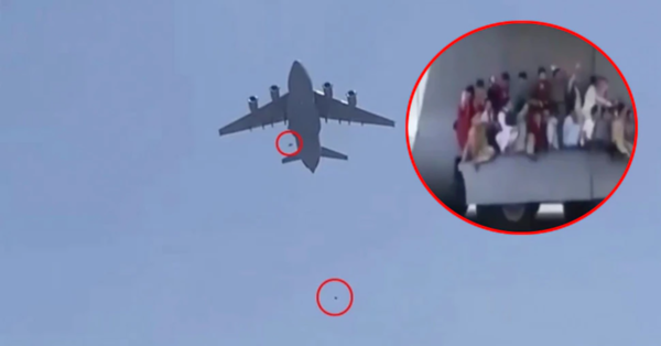 카불 공항에서 이륙하는 비행기에서 공간을 찾을 수 없었던 3명이 타이어를 잡고 매달렸지만 이륙후 그 비행기에서 추락했다. . 사고 영상은 소셜미디어를 통해 급속도로 퍼졌고 세 사람 모두 쓰러지는 모습이 포착됐다. 이 비행기에서 떨어진 소년의 가족이 나서서 그의 시신을 발견하였고, 끔찍한 순간을 공개했다.