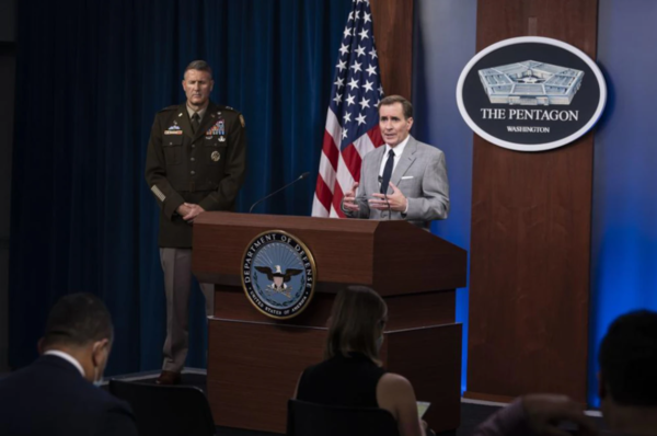 국방부 공보비서 존 F. 커비는 윌리엄 D 육군 소장과 함께 아프가니스탄 사태에 대한 언론 브리핑을 하고 있다.(사진=미 국방부)