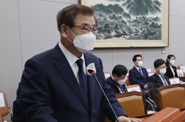 서훈 청와대 국가안보실장이 지난 23일 국회 운영위에 출석해 의원들의 질의에 답변하고 있다.(사진=국공동사진기자단)