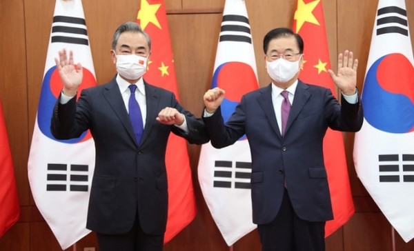 정의용 외교부장관이 15일 왕이 중국 국무위원 겸 외교부장과 외교부 청사에서 만나 한중 외교장관 회담을 가졌다.9사진=외교주 제공)