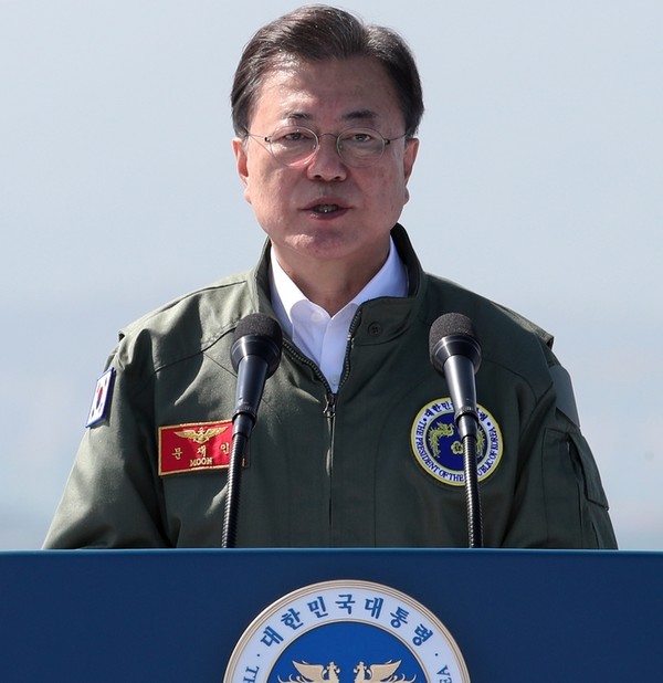 문재인 대통령이 1일 제73주년 국군의 날 기념식에서 기념사를 하고 있다.(사진=청와대 제공)