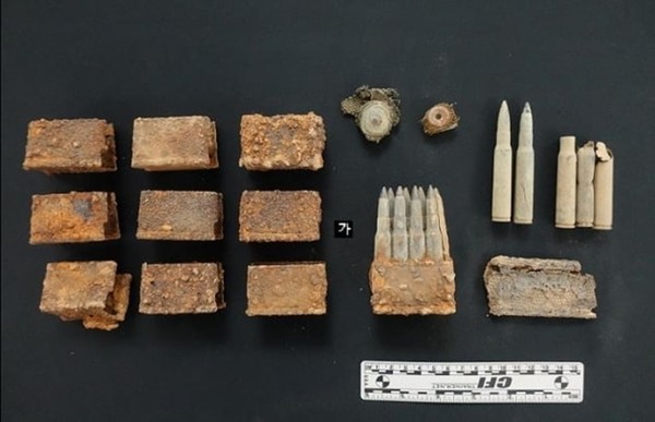 국군유해발굴감식단이 백마고지 일대에서 발굴한 6.25 전사자 주요 유품.