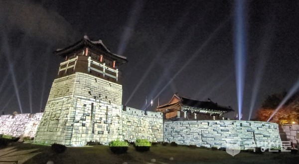 미디어아트 쇼 장면.