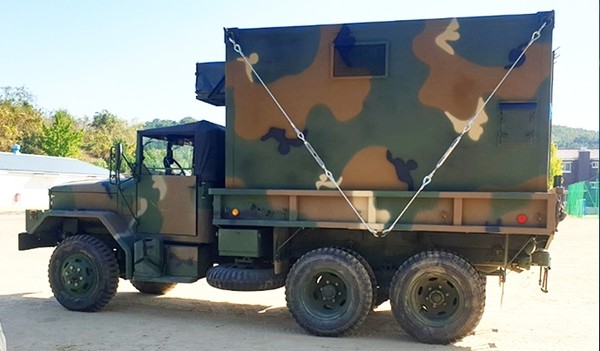 차량형 체계 도입으로 지휘관이 원하는 장소에 C41 체계를 이동시키고, 후방 지역 위성 체계와 연계한 네트워크 개통도 가능해 작전수행 범위가 크게 확대됐다.(사진=방사청 제공)