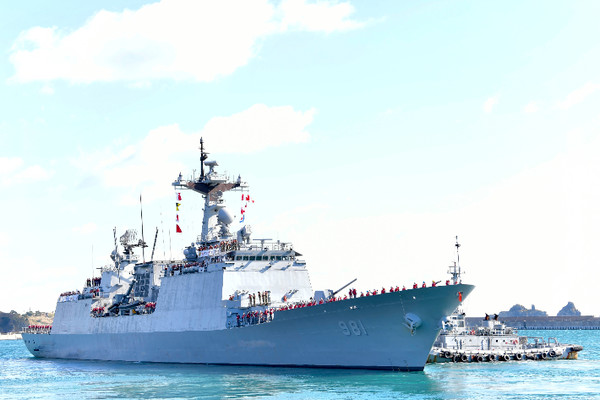 청해부대 36진 파병임무를 수행하는 최영함이 12일 부산에서 출항했다. (사진=해군 제공)