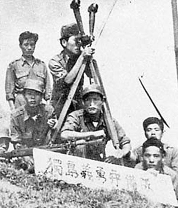 1953년부터 1956년까지 독도 수호를 위해 헌신했던 독도의용수비대원 당시 활동 모습.(국방신문 자료 사진)