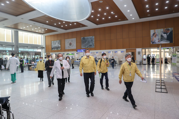 황기철 국가보훈처장이 19일 오후 중앙보훈병원 현장 점검을 하고 있다. (사진=보훈처 제공)