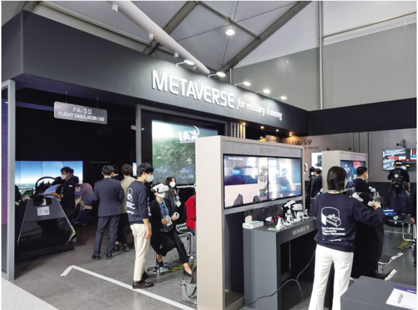 서울 국제 항공우주 및 방위산업 전시회 2021’(서울 ADEX 2021)에 참가한 한국항공우주산업(KAI)은 전시회 기간 메타버스 존을 운영하며 많은 관심을 모았다.