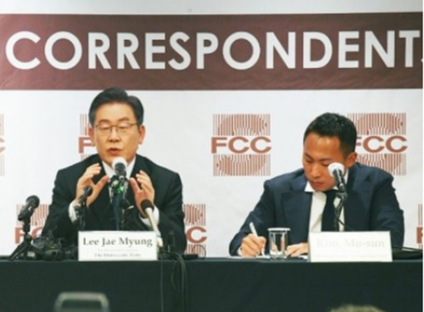 이재명 더불어민주당 대선 후보가 25일 서울 중구 한국프레스센터에서 열린 외신기자클럽 초청 토론회에 참석해 질의 응답을 하고 있다.(사진=국회사진기자단)