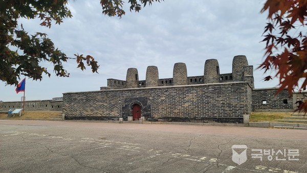 수원화성 봉수대. 서울 목멱산 봉수대의 원형이다.