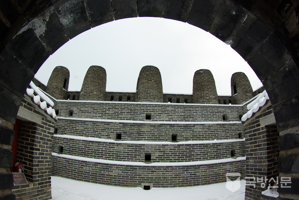 화성 봉수대로 외벽 안의 모습이다.