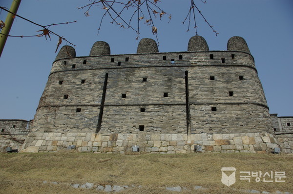 화성 밖에서 바라본 모습.