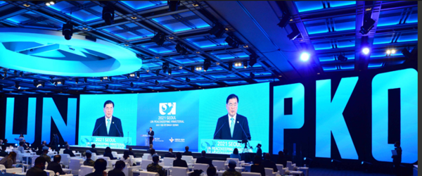 정의용 외교부 장관이 지난 7일 서울 그랜드하얏트서울 호텔에서 열린 ‘2021 서울 유엔 평화유지 장관회의’ 개회식에서 개회사를 하고 있다. (사진=외교부 제공)