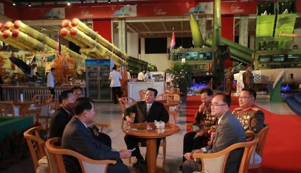 북한은 지난 10월 평양 3대혁명전시관에서 열린 ‘국방발전전람회 자위 2021’에서 최근 5년간 개발된 각종 무기들을 공개했다.(자료 사진=조선중앙통신 갈무리)