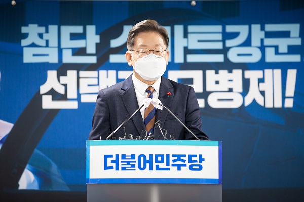 이재명 더불어민주당 대선 후보가 24일 서울 여의도 중앙당사에서 '스마트강군, 선택적 모병제' 공약을 발표하고 있다. (사진=더불어민주당 제공)