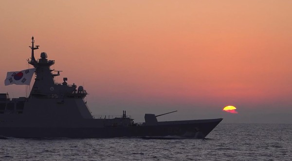 해군 2800t급 신형 호위함 서울함이 1일 임인년(壬寅年) 새해 첫 임무인 서해 북방한계선(NLL) 근해 경비근무를 하고 있다. (사진=국방부 제공)